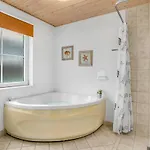 4 Bedroom Awesome In *