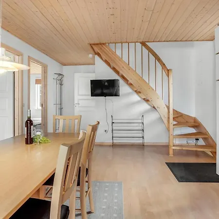 4 Bedroom Awesome In *