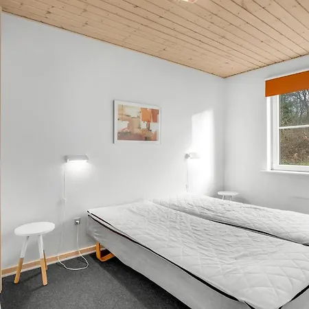 4 Bedroom Awesome In *