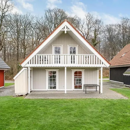 4 Bedroom Awesome In *
