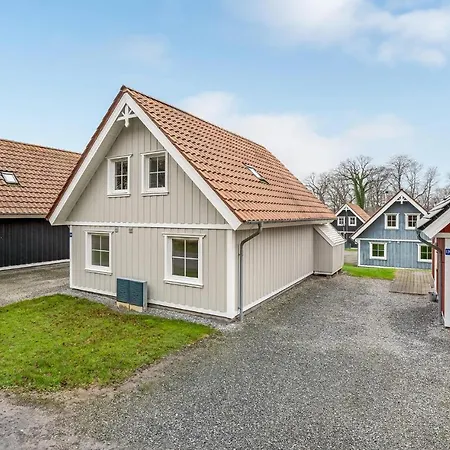 4 Bedroom Awesome In Ferienhaus *