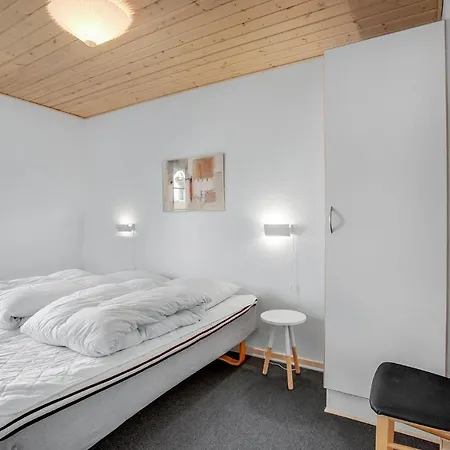 Holiday home 4 Bedroom Awesome In *