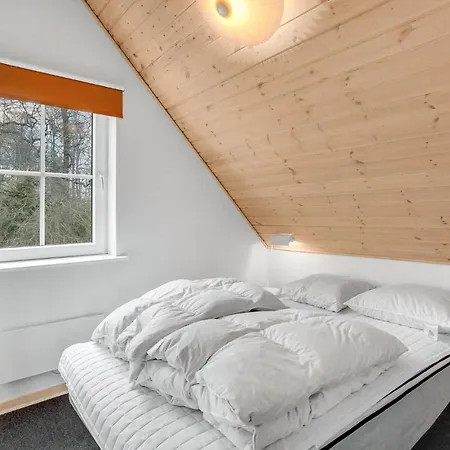 4 Bedroom Awesome In Prázdninový dům *