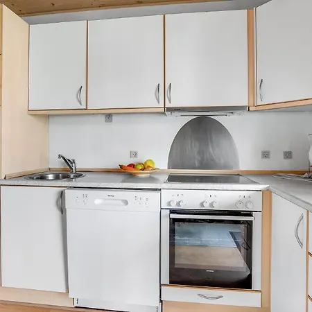 בית נופש 4 Bedroom Awesome In גראסטן