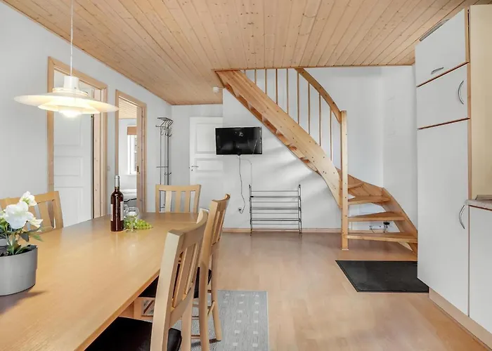 4 Bedroom Awesome In *