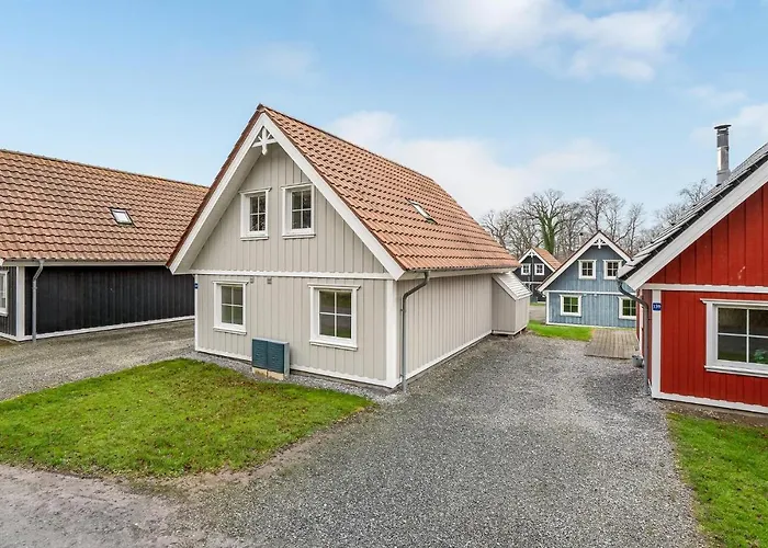4 Bedroom Awesome In Ferienhaus *