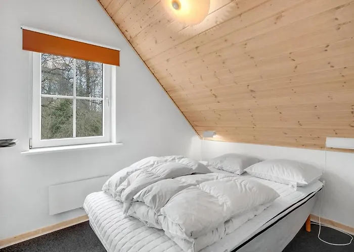 4 Bedroom Awesome In Ferienhaus *