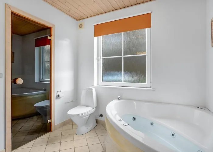 4 Bedroom Awesome In Ferienhaus